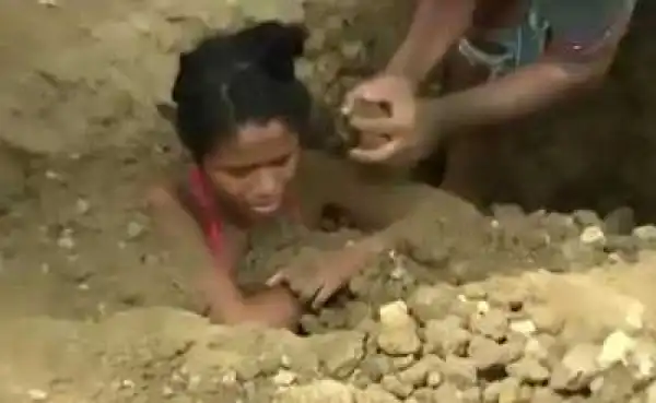 Shocking : See why this girl was buried by her own family